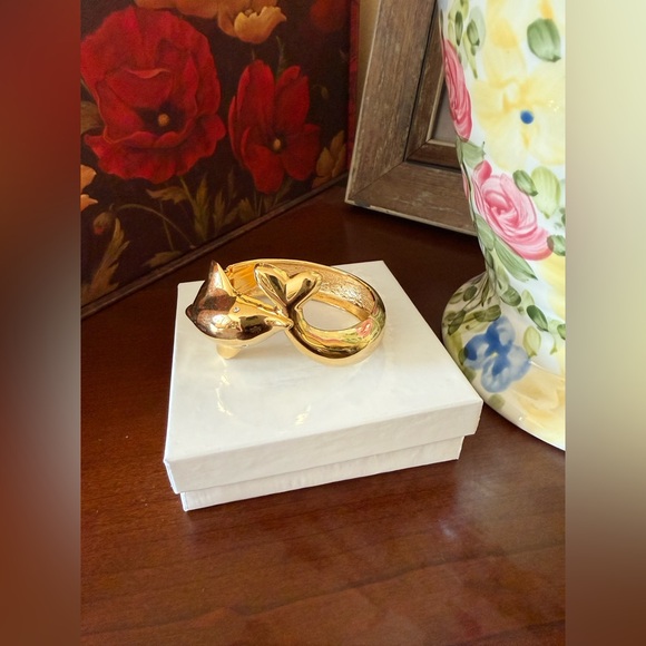 Accessories - Gold Dolphin & Heart Bracelet